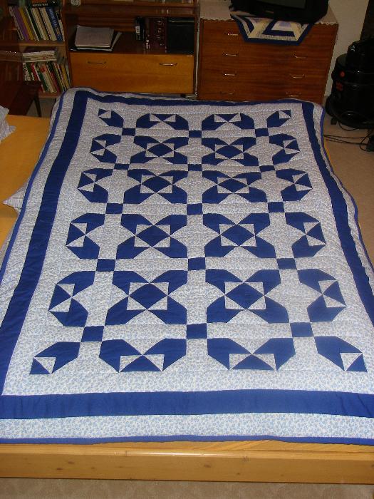 modrobílá deka